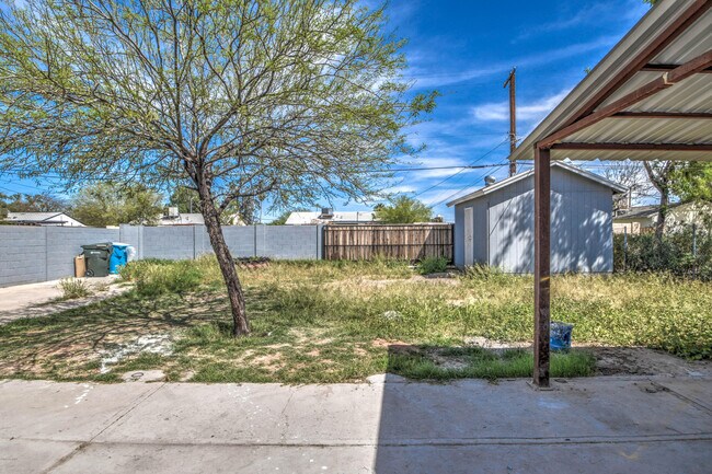 Building Photo - 4005 N 15th Ave