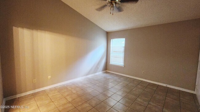 Building Photo - 8800 Mountain Lake Dr S