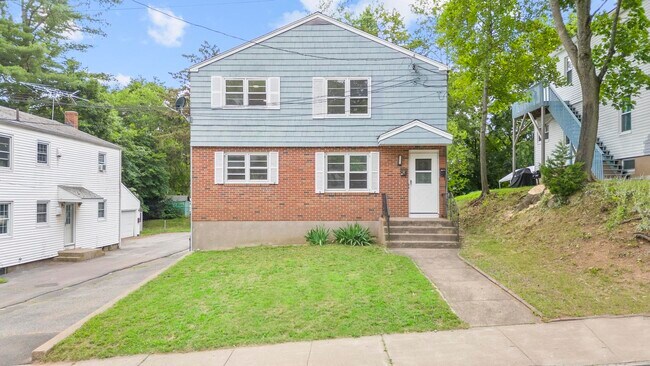 Building Photo - 16 Norman St