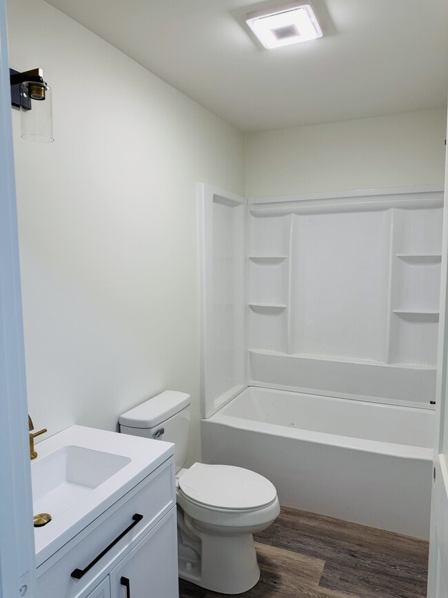 Building Photo - 221 Sheffield Dr