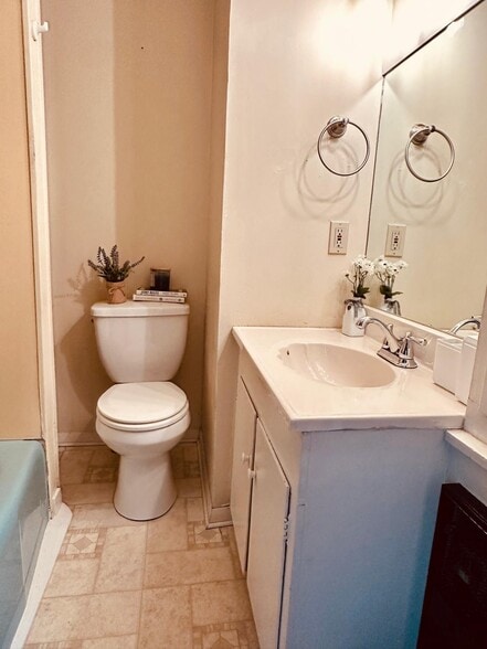 Building Photo - 46 Dillingham St