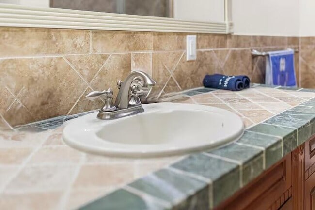 Building Photo - 2780 NE 16th St