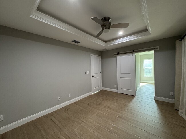 Building Photo - 4310 Zenith Rd