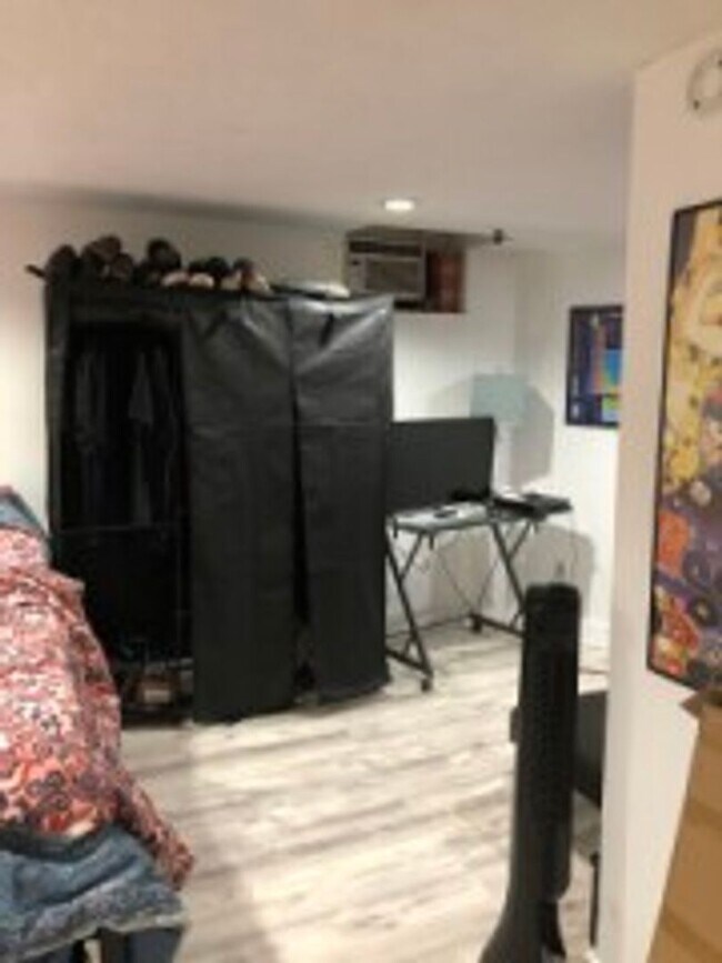 Building Photo - FENWAY 3 BR 2 BATH (9/1) - In Unit Laundry - NO FEE