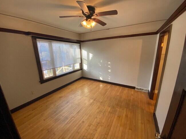 Building Photo - Stunning 4br 2ba in the Heart of Bayview !