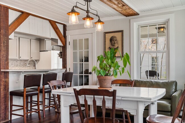 Building Photo - 33 Exeter Rd