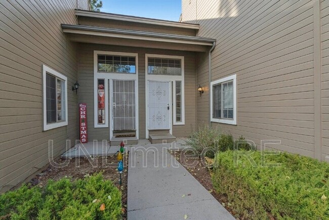Building Photo - 2433 S Seclusion Ln