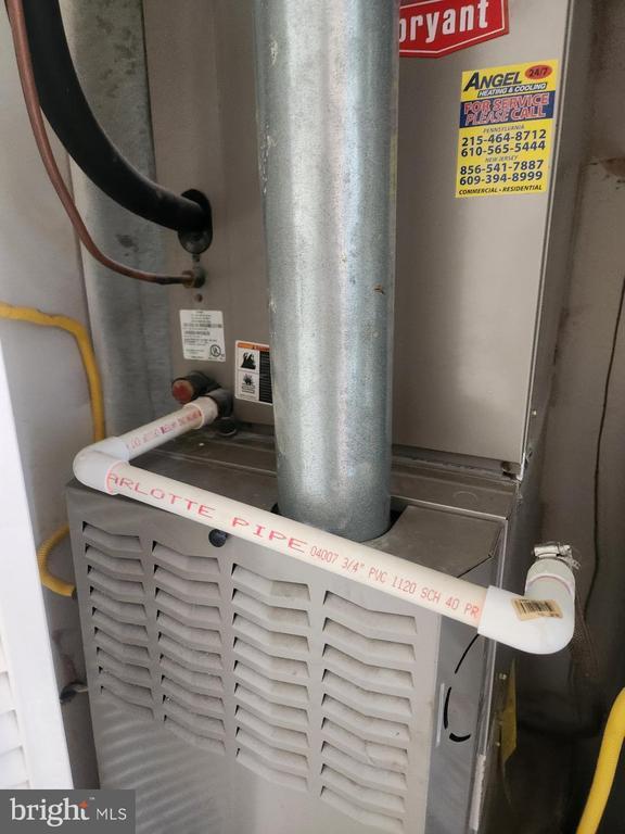 Building Photo - 10224 Dedaker St