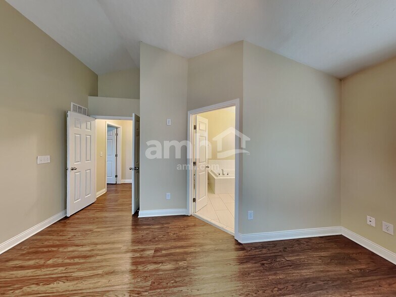 Building Photo - 270 Huntington Dr