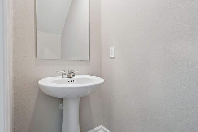 Building Photo - Spacious 4-Bed Retreat with 2.5 Baths in Davenport, FL – Your Next Rental Home Awaits!