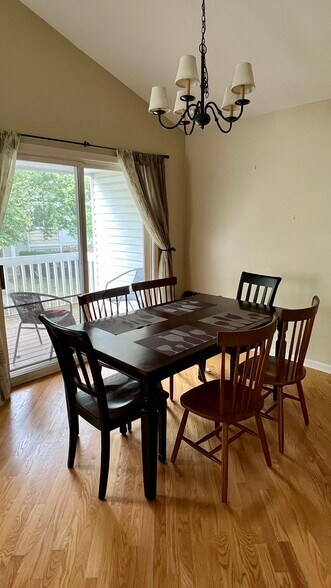 Dining room - 1850 Middlebury Dr