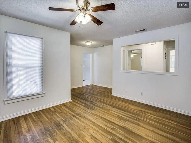 Building Photo - Darling 5 bedroom Home Near TCU.