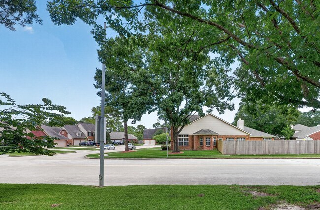 Building Photo - 1502 Beechurst Ct