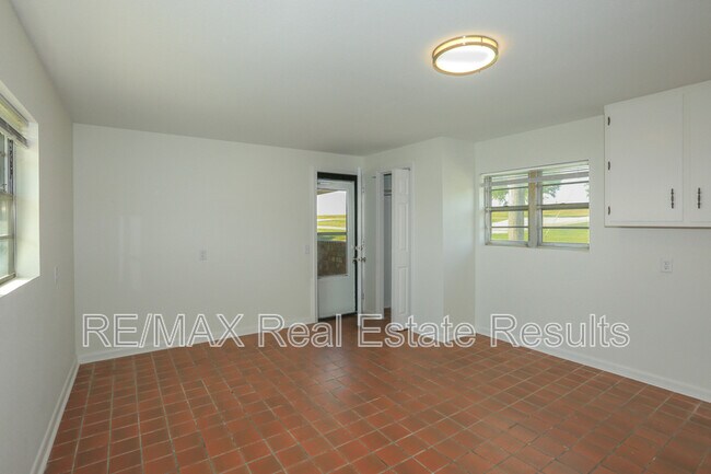 Building Photo - 1741 E 1st Ave