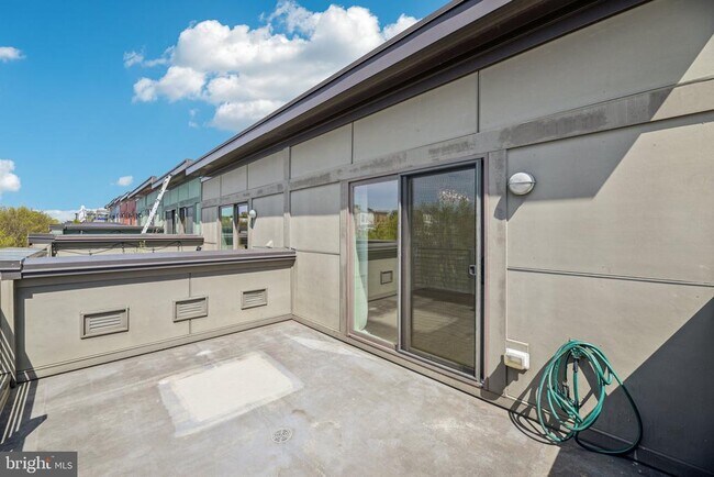 Building Photo - 5627 45th Ave