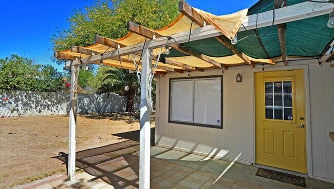 Building Photo - Ranch Style home in the Garden District