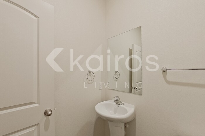 Building Photo - 3958 Turtle Creek