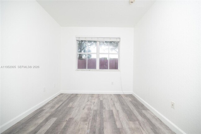 Building Photo - 2532 SE 15th Ct