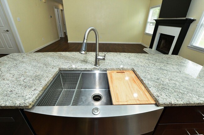 Building Photo - Renovated Ranch in Grassfield High District