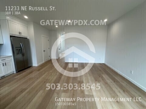 Building Photo - 11233 NE Russell St