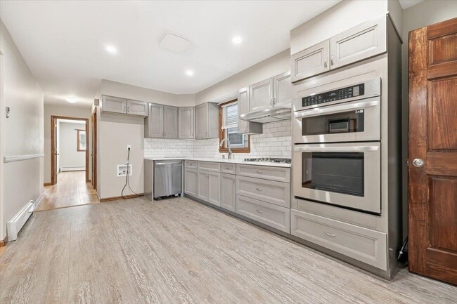 Building Photo - 358 Cator Ave