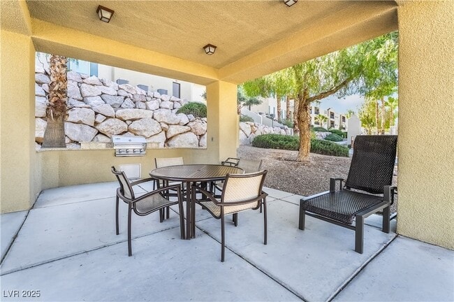 Building Photo - 2555 Hampton Rd