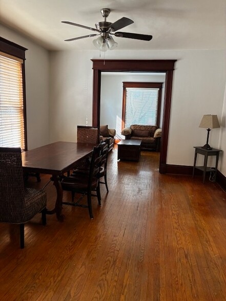 Building Photo - 2105 Clarence Ave