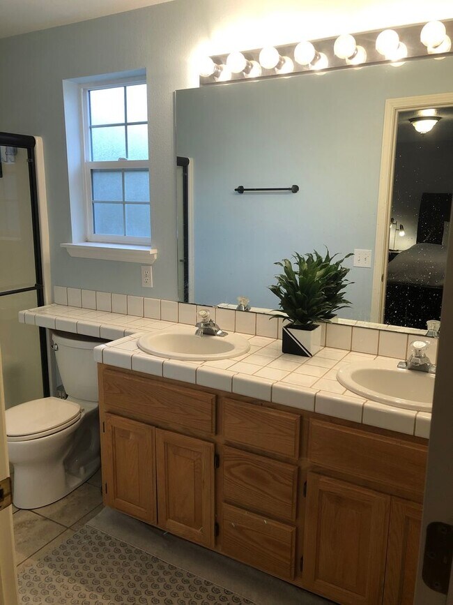 Building Photo - 20205 Star Ridge Ct