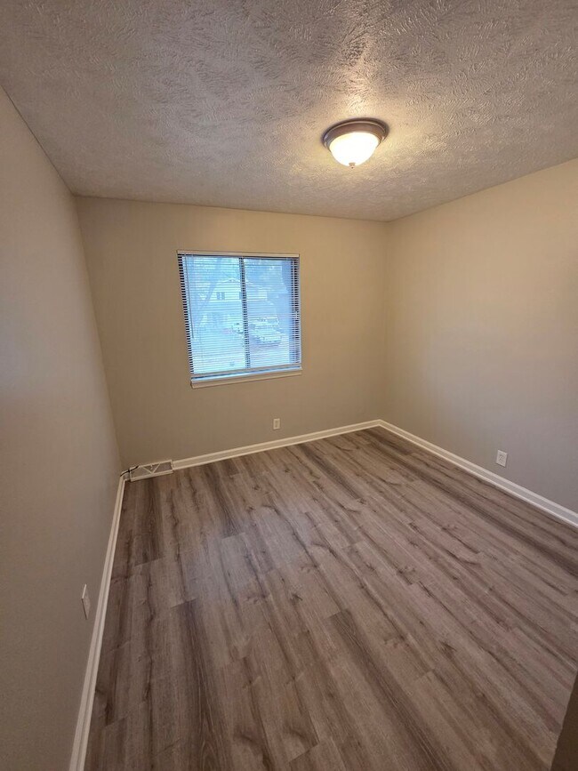 Building Photo - Millard 4 bed 2.5 bath, 2 car garage, fenced backyard, spacious house