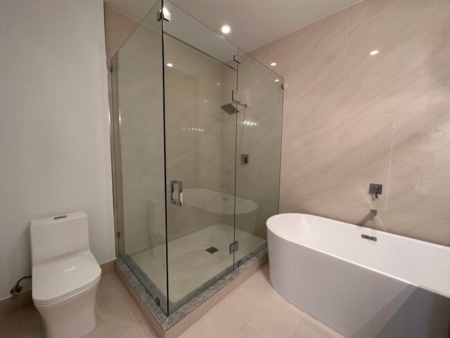 Building Photo - 815 NE 17th Ave