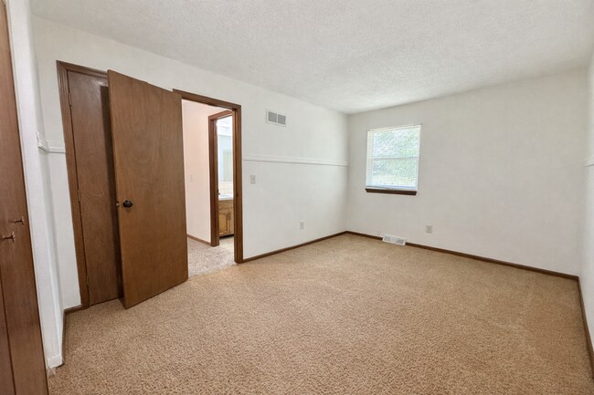 Building Photo - La Chateau Duplexes