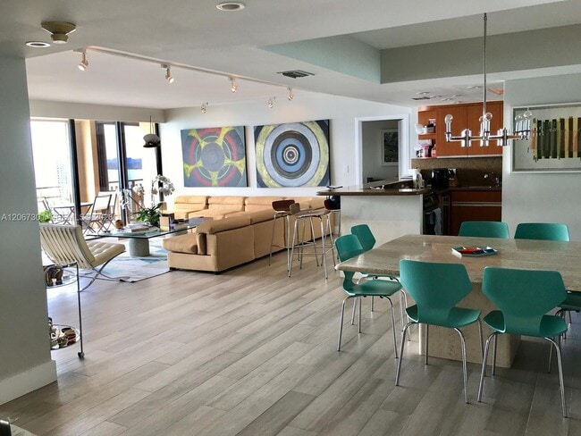Building Photo - 11113 Biscayne Blvd