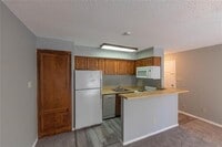 Building Photo - 9805 Walnut St