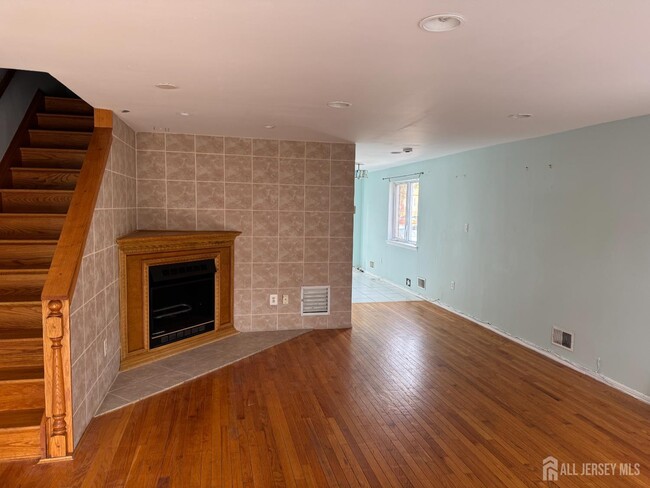 Building Photo - 295 Water St