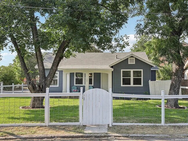 Building Photo - 138 Zapata St