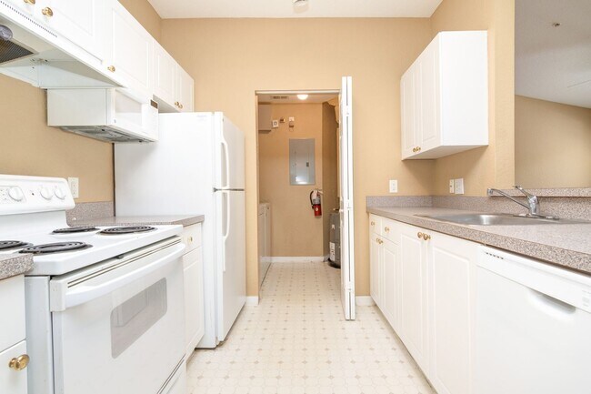 Building Photo - MOVE IN BY 6/30 and RECEIVE 2 WEEKS OFF YO...