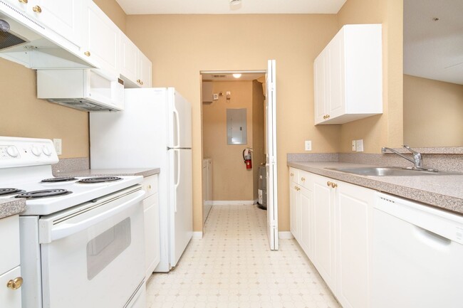 Building Photo - MOVE IN BY MAY 15th and GET 2 WEEKS OFF YO...