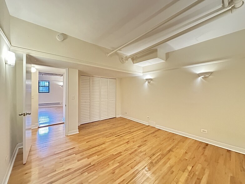 Building Photo - 3501 N Sheffield Ave