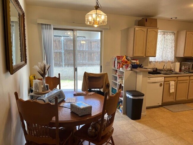 Building Photo - 6260 N Old McDonald Dr