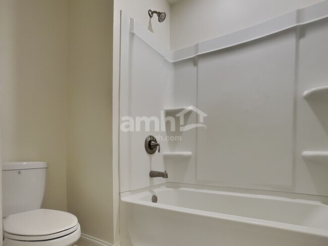 Building Photo - 245 Lake Vista Dr