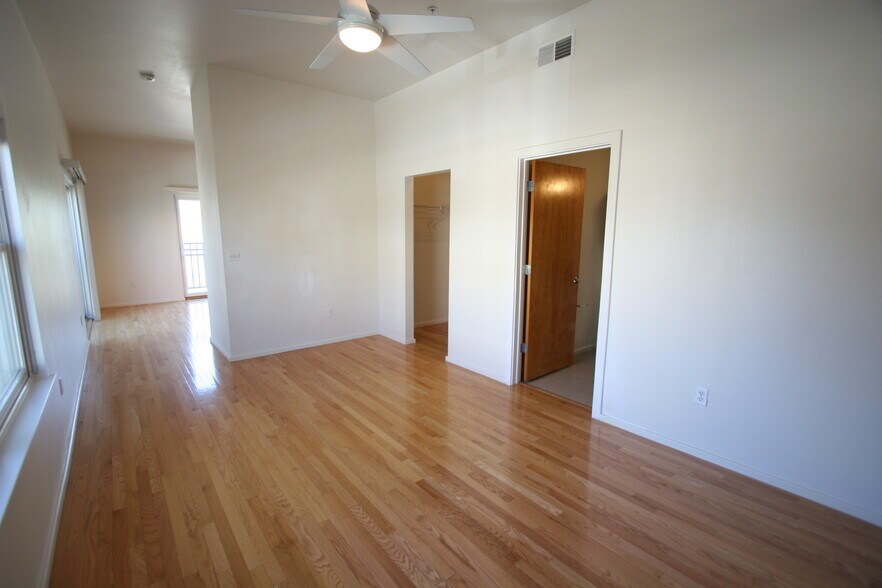 Building Photo - 400 Copper Ave NE