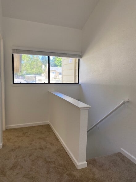 Building Photo - 1404 Woodlake Dr