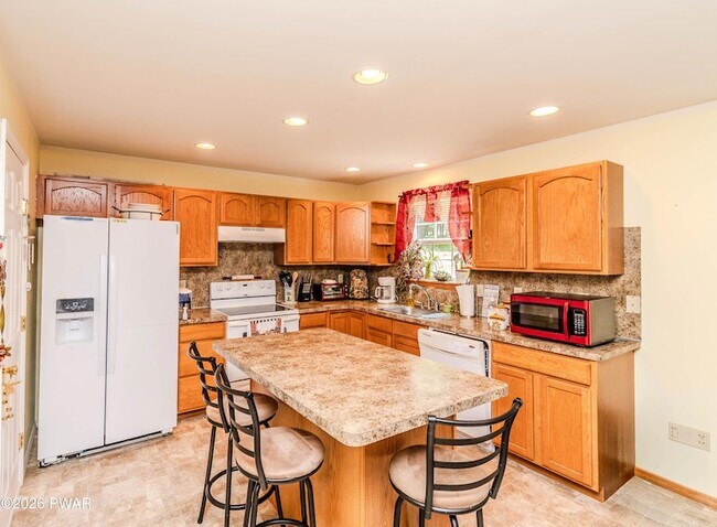 Building Photo - 3290 Bluebird Dr