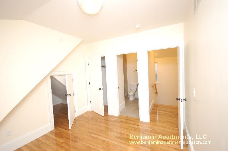 Building Photo - 86 Linden St