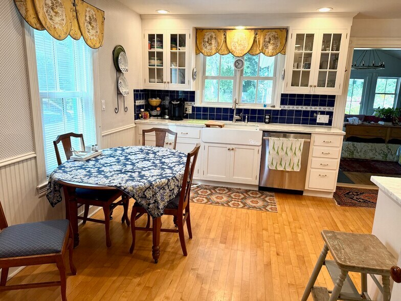 Building Photo - 61 Mansfield Ave