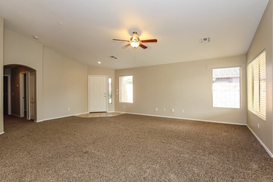 Building Photo - 15667 W Saguaro Ln