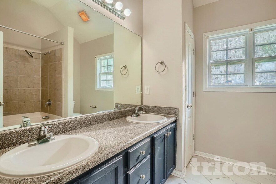 Building Photo - 5911 Dunn Rd