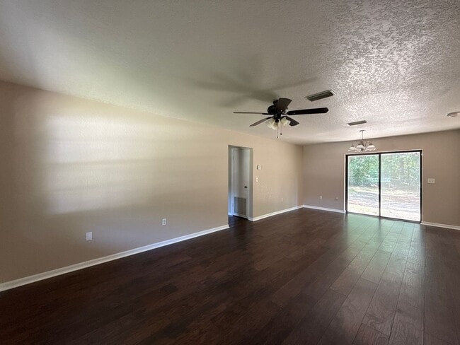 Building Photo - Section 8 Accepted on This home! TEMPROARY...