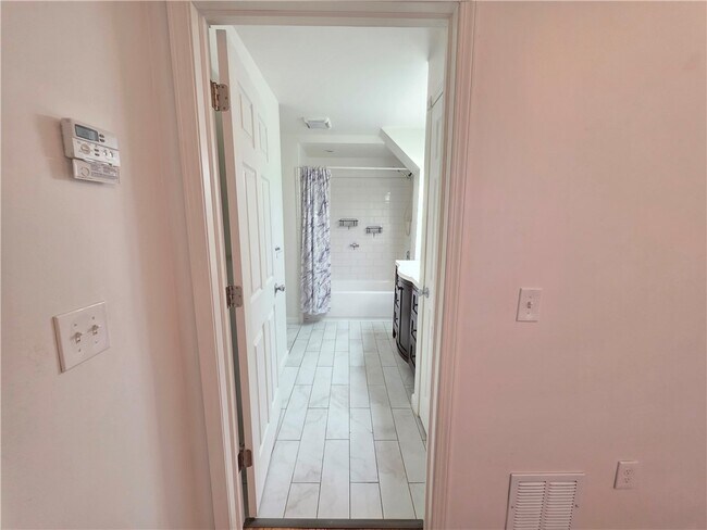 Building Photo - 311 Woodview Ave