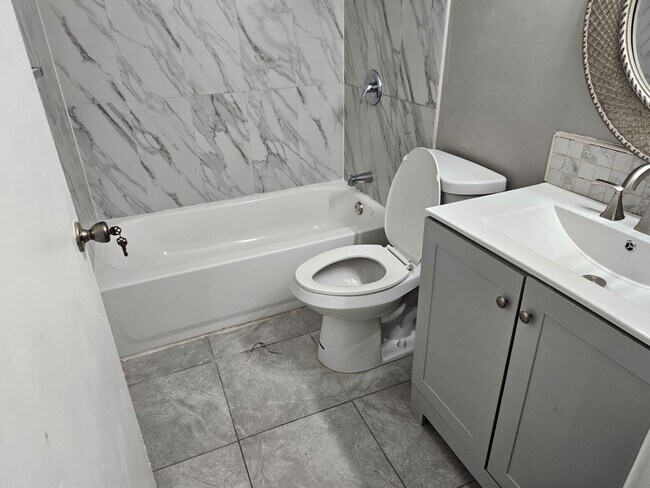 Building Photo - 6147 Moonbeam Dr